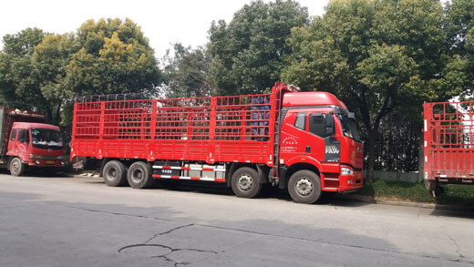偉博物流貨運卡車